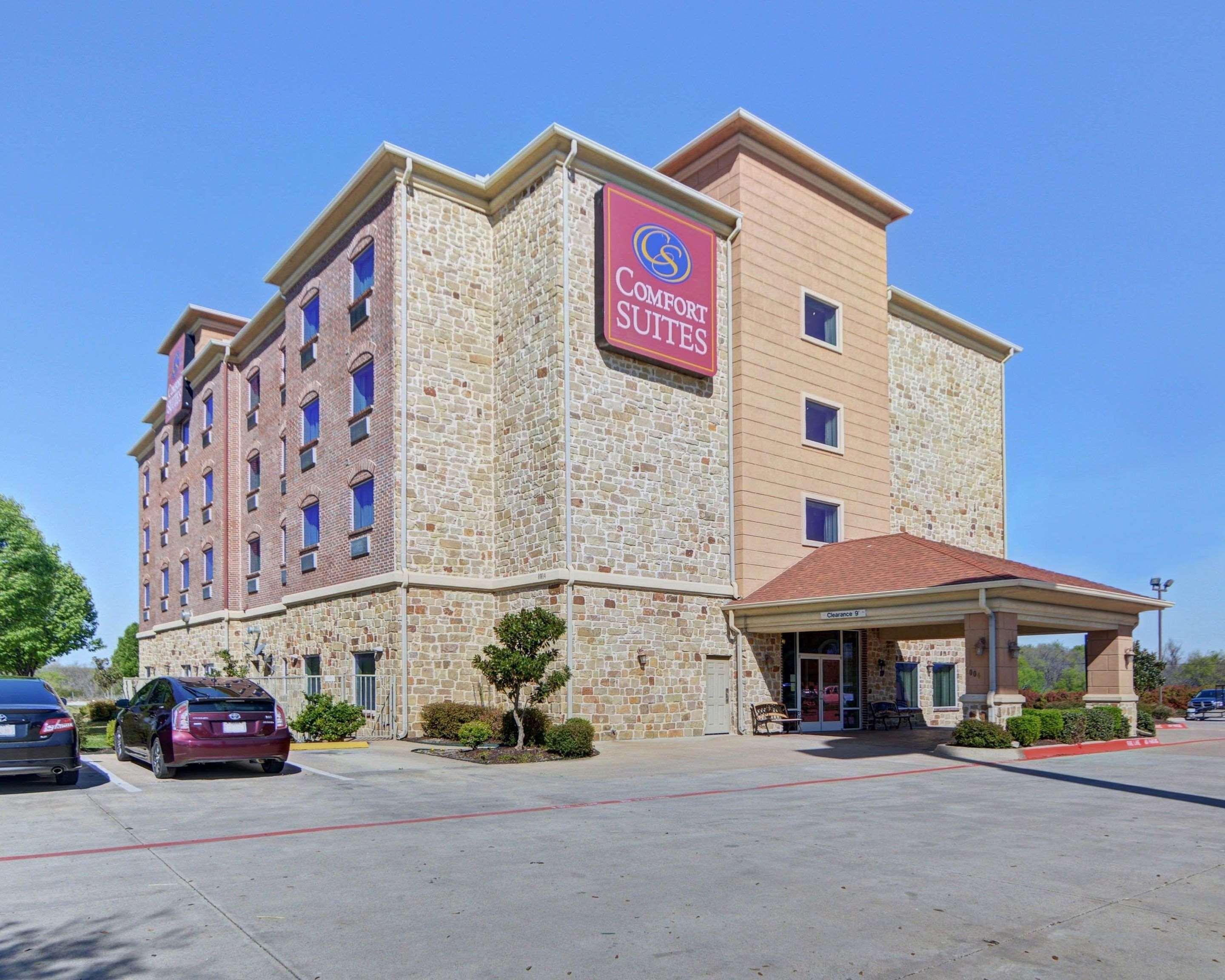 Comfort Suites Benbrook Exterior photo