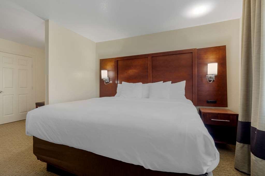 Comfort Suites Benbrook Room photo