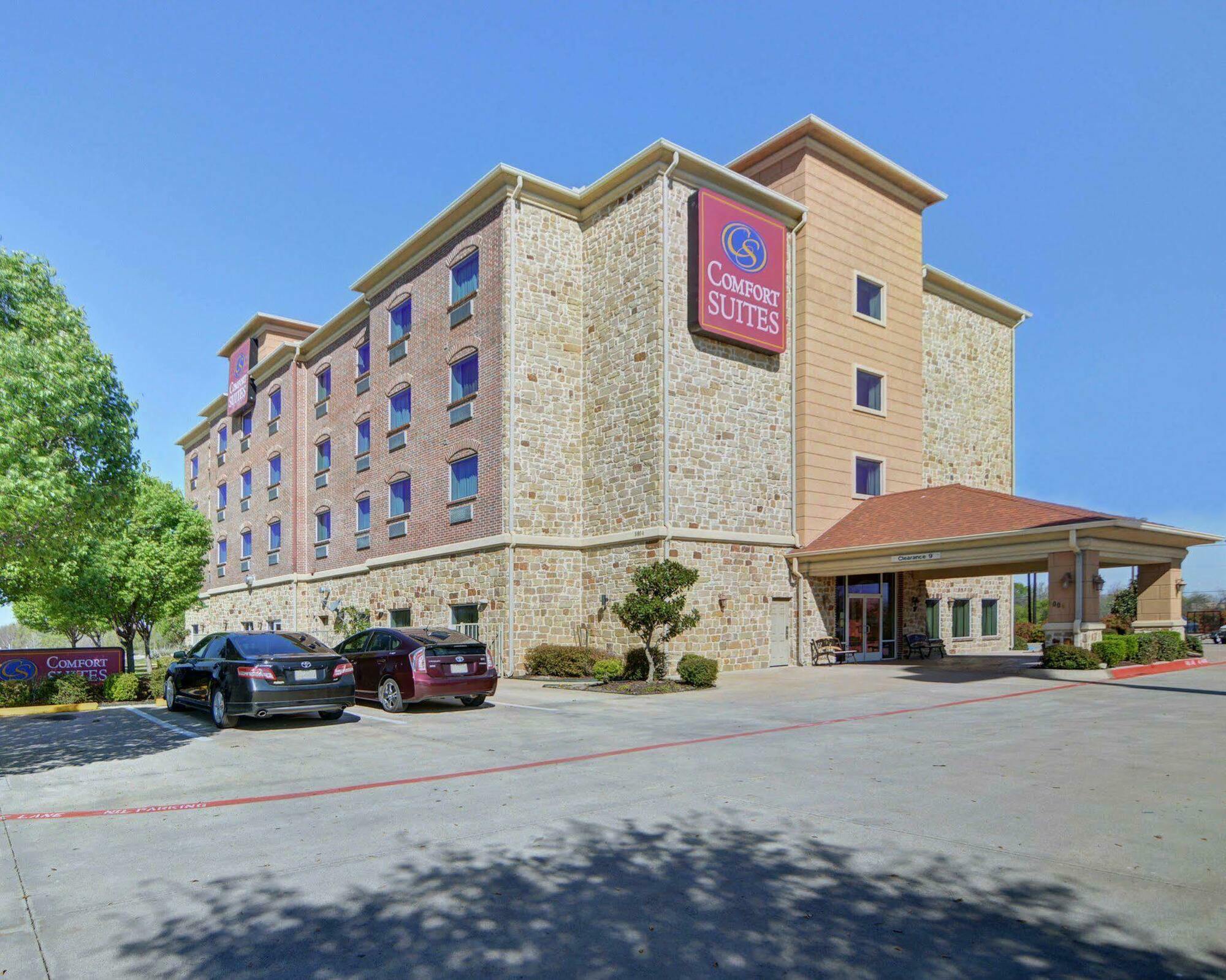 Comfort Suites Benbrook Exterior photo