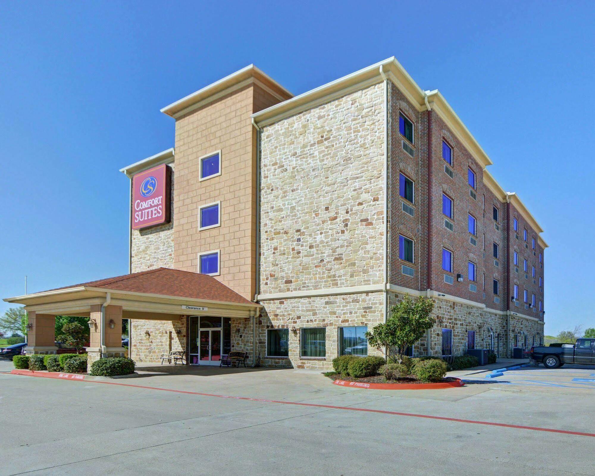 Comfort Suites Benbrook Exterior photo